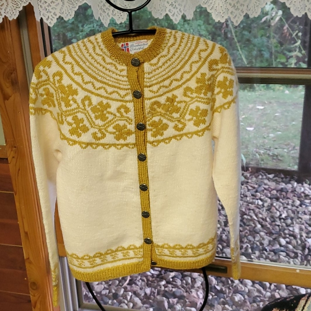 Norway Design Vintage100% Pure Wool Sz. M Cardigan